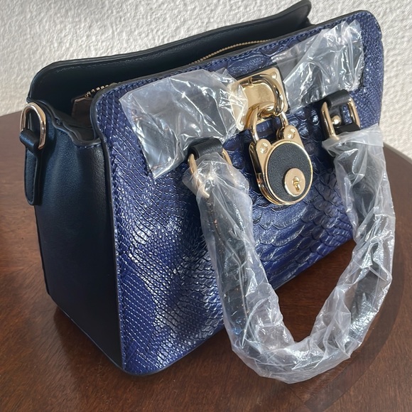 Handbag, purse, Rimen & Co. Navy blue with gold accent. New with tags. - Picture 3 of 4